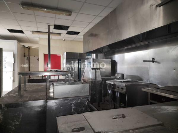 Murs restaurant 535 M2 aux porte de paris
