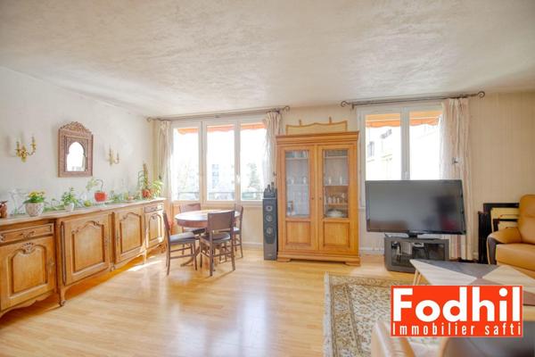Appartement familial 5 pièces de 81 m² avec parking et une cave.