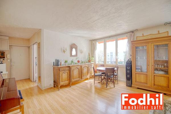 Appartement familial 5 pièces de 81 m² avec parking et une cave.