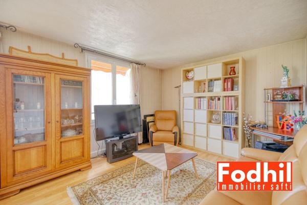 Appartement familial 5 pièces de 81 m² avec parking et une cave.