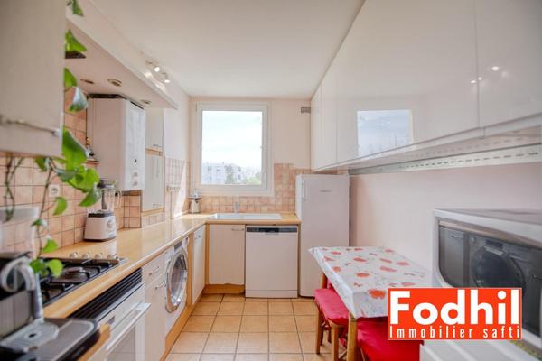 Appartement familial 5 pièces de 81 m² avec parking et une cave.