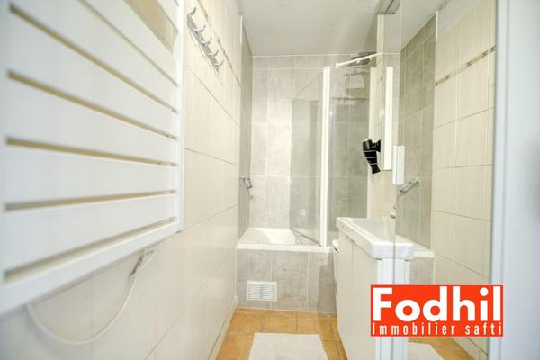 Appartement familial 5 pièces de 81 m² avec parking et une cave.