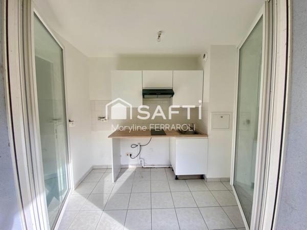 F2 avec terrasse, WC séparé, cuisinie équipée