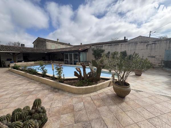 EPANNES, maison ancienne de 184 m² avec piscine