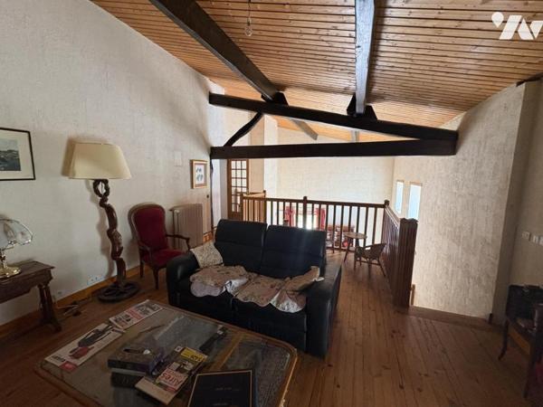 EPANNES, maison ancienne de 184 m² avec piscine
