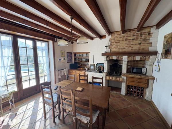 EPANNES, maison ancienne de 184 m² avec piscine
