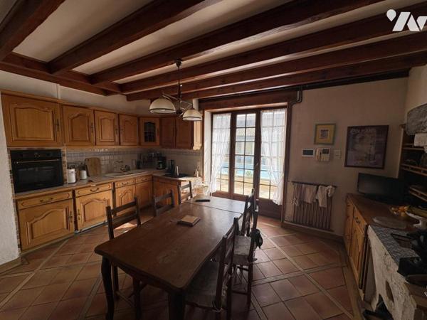 EPANNES, maison ancienne de 184 m² avec piscine