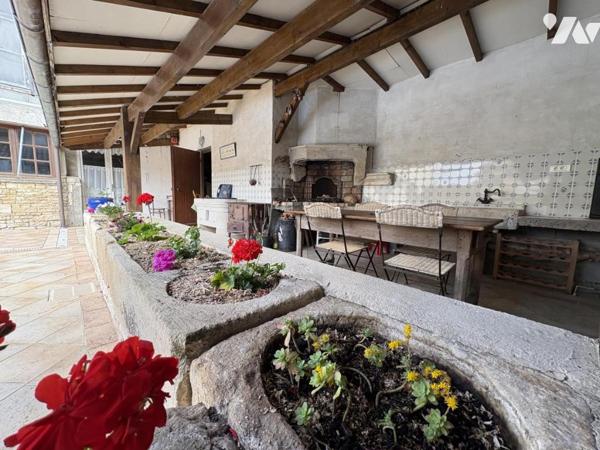 EPANNES, maison ancienne de 184 m² avec piscine