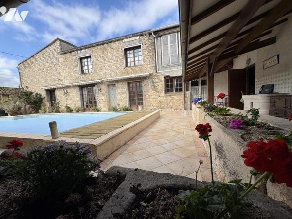 EPANNES, maison ancienne de 184 m² avec piscine