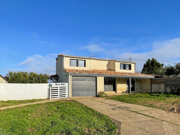 Maison proche des commodités - 3 chambres, 1 bureau - Montayral