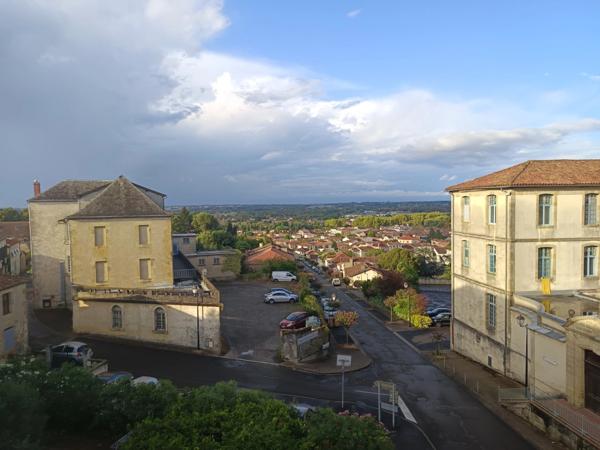 APPARTEMENT T3 ENTIEREMENT RENOVE , QUARTIER HISTORIQUE DE LA VILLE