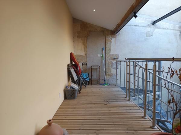 APPARTEMENT T3 ENTIEREMENT RENOVE , QUARTIER HISTORIQUE DE LA VILLE