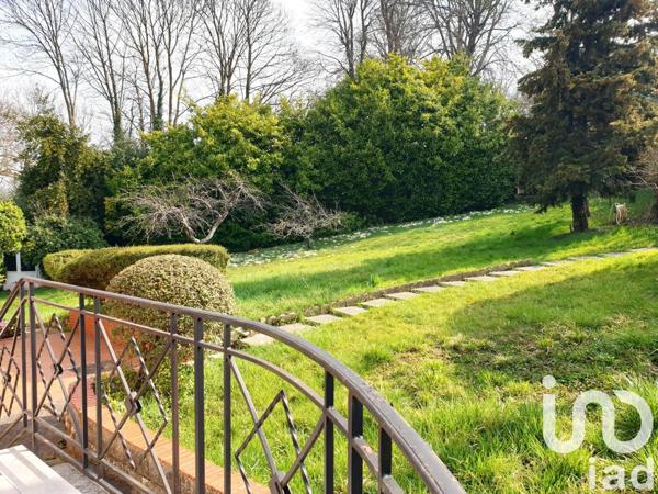 Maison 8 pièces de 274 m² à Noisy-le-Grand (93160)