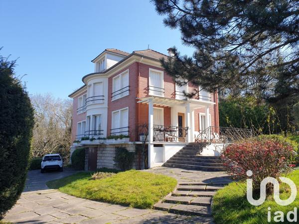 Maison 8 pièces de 274 m² à Noisy-le-Grand (93160)