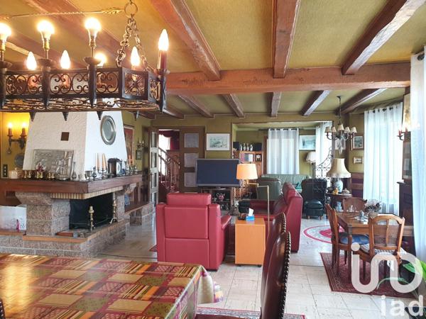 Maison 8 pièces de 274 m² à Noisy-le-Grand (93160)