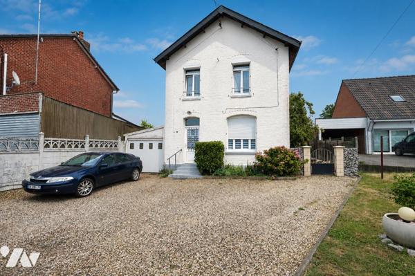 Dans un environnement privilégié, charmante maison individuelle – 3 chambres – garage – terrain clos