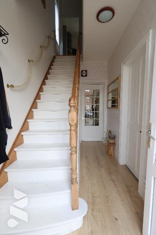 Dans un environnement privilégié, charmante maison individuelle – 3 chambres – garage – terrain clos