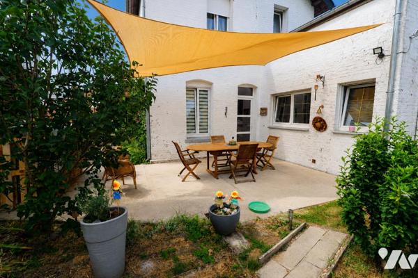 Dans un environnement privilégié, charmante maison individuelle – 3 chambres – garage – terrain clos