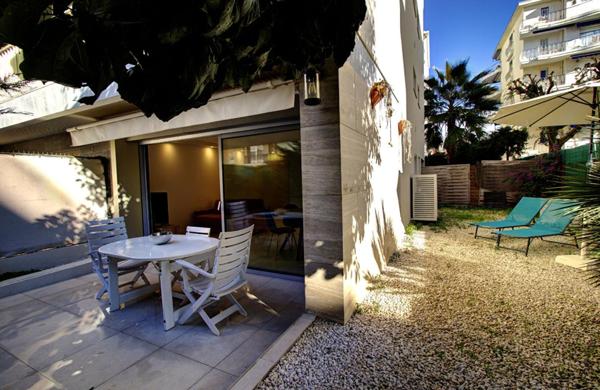 Cannes Palm Beach - Appartement-Villa 2 pièces rénové en rez-de-jardin