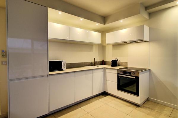 Cannes Palm Beach - Appartement-Villa 2 pièces rénové en rez-de-jardin