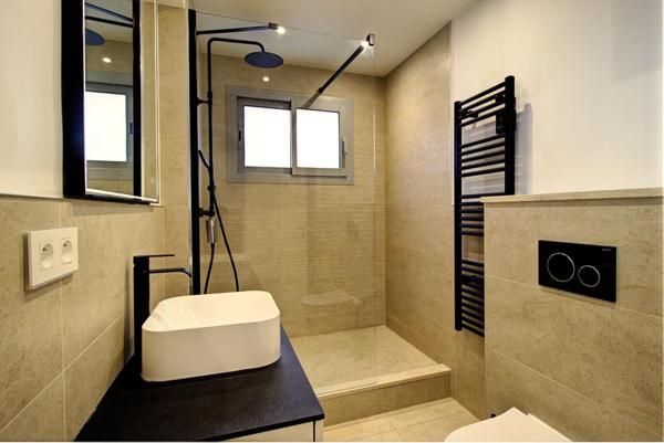 Cannes Palm Beach - Appartement-Villa 2 pièces rénové en rez-de-jardin