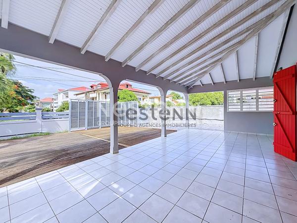 A LOUER MAISON F4  RENOVE DE PLAIN-PIED A PETIT PEROU AUX ABYMES