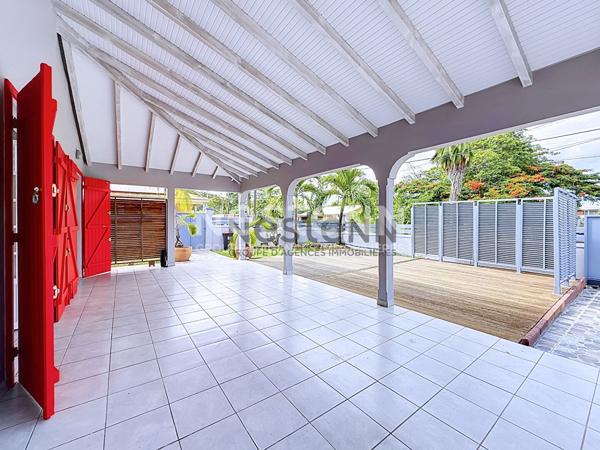 A LOUER MAISON F4  RENOVE DE PLAIN-PIED A PETIT PEROU AUX ABYMES