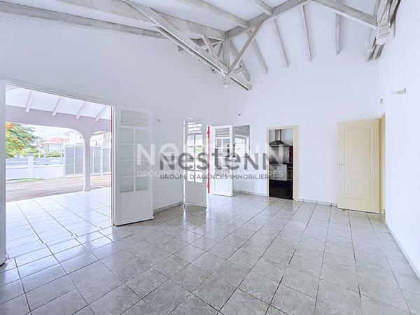 A LOUER MAISON F4  RENOVE DE PLAIN-PIED A PETIT PEROU AUX ABYMES