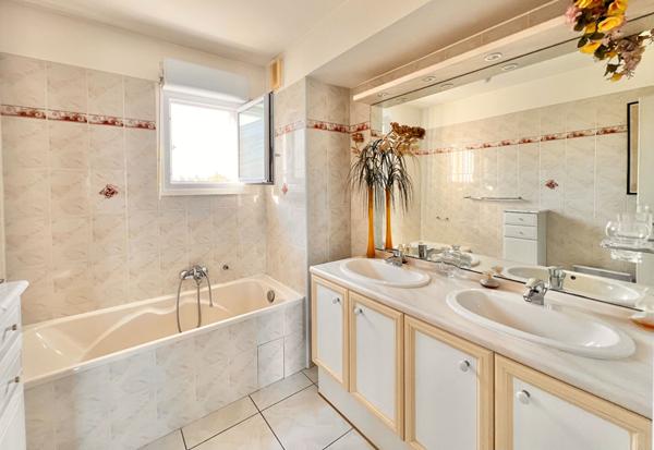 À vendre : Appartement spacieux 4 pièces à Saint-Raphaël