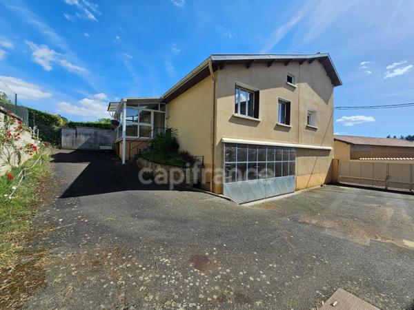 Maison à vendre 8 pièces avec garage et dépendances et jardin CHAMBOST LONGESSAIGNE (69)