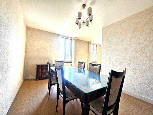 Maison à vendre 8 pièces avec garage et dépendances et jardin CHAMBOST LONGESSAIGNE (69)