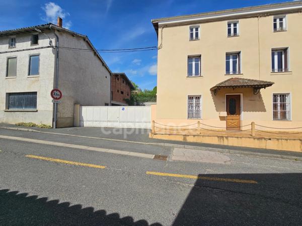 Maison à vendre 8 pièces avec garage et dépendances et jardin CHAMBOST LONGESSAIGNE (69)