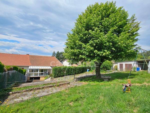 Maison à vendre 8 pièces avec garage et dépendances et jardin CHAMBOST LONGESSAIGNE (69)