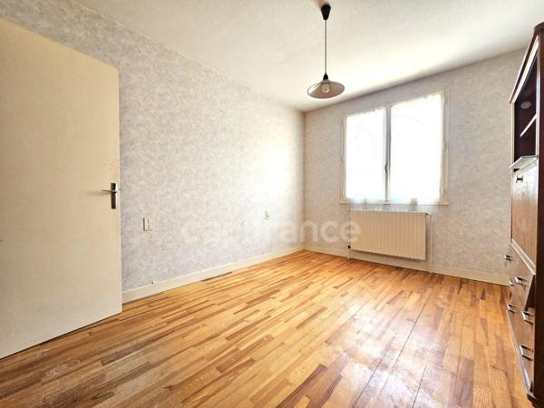 Maison à vendre 8 pièces avec garage et dépendances et jardin CHAMBOST LONGESSAIGNE (69)