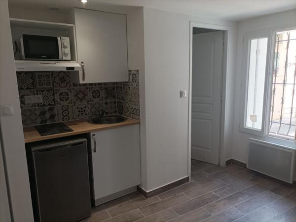 Appartement à louer 345 € CC Béziers 1 pièce 13 m² DPE D