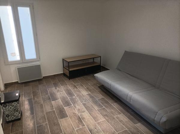 Appartement à louer 345 € CC Béziers 1 pièce 13 m² DPE D