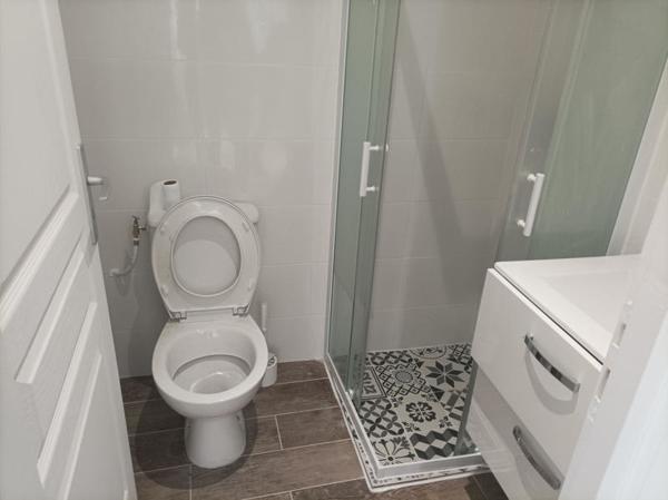 Appartement à louer 345 € CC Béziers 1 pièce 13 m² DPE D