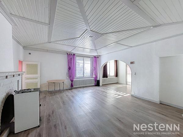 A Vendre Maison en pierre de 175 m² avec garage, dépendance, jardin et piscine sur la commune de Caussens