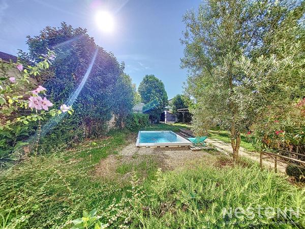 A Vendre Maison en pierre de 175 m² avec garage, dépendance, jardin et piscine sur la commune de Caussens