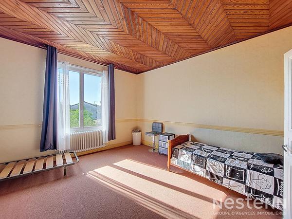 A Vendre Maison en pierre de 175 m² avec garage, dépendance, jardin et piscine sur la commune de Caussens