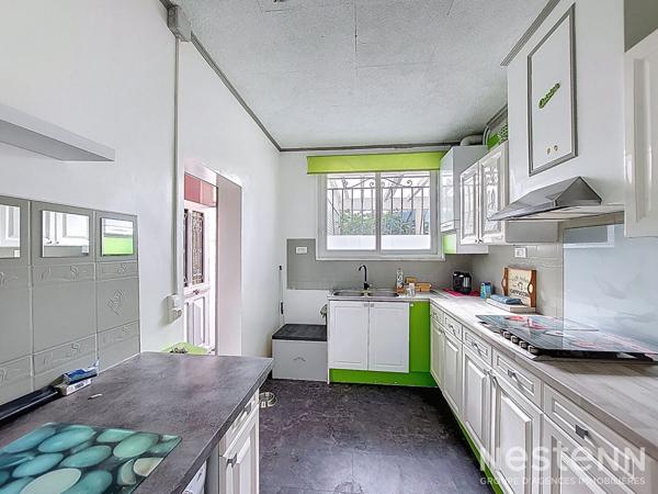 A Vendre Maison en pierre de 175 m² avec garage, dépendance, jardin et piscine sur la commune de Caussens