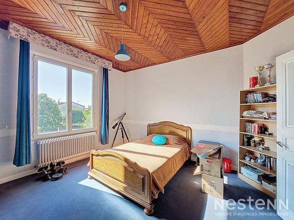 A Vendre Maison en pierre de 175 m² avec garage, dépendance, jardin et piscine sur la commune de Caussens