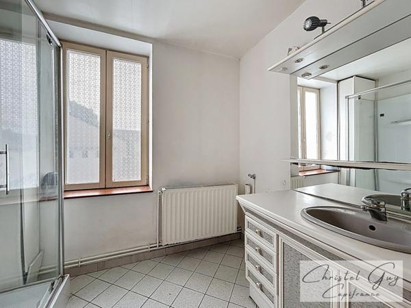 Montval sur Loir (72) Immeuble à vendre, 2 appartements