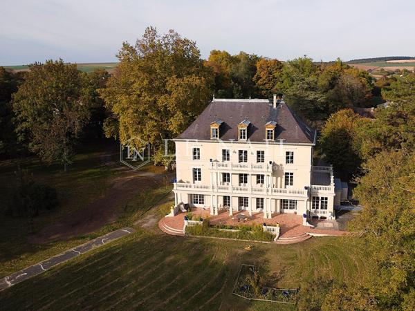 Beau manoir du XIXe siècle dans l'Yonne, à 15 km de Sens