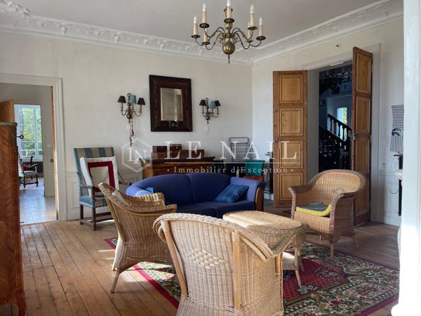 Beau manoir du XIXe siècle dans l'Yonne, à 15 km de Sens