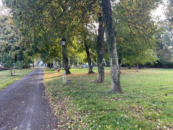 Beau manoir du XIXe siècle dans l'Yonne, à 15 km de Sens