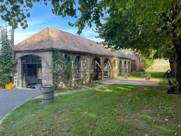 Beau manoir du XIXe siècle dans l'Yonne, à 15 km de Sens