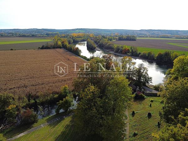 Beau manoir du XIXe siècle dans l'Yonne, à 15 km de Sens