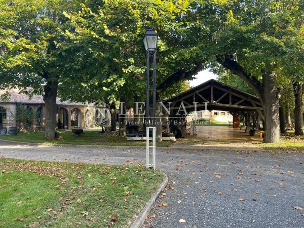 Beau manoir du XIXe siècle dans l'Yonne, à 15 km de Sens