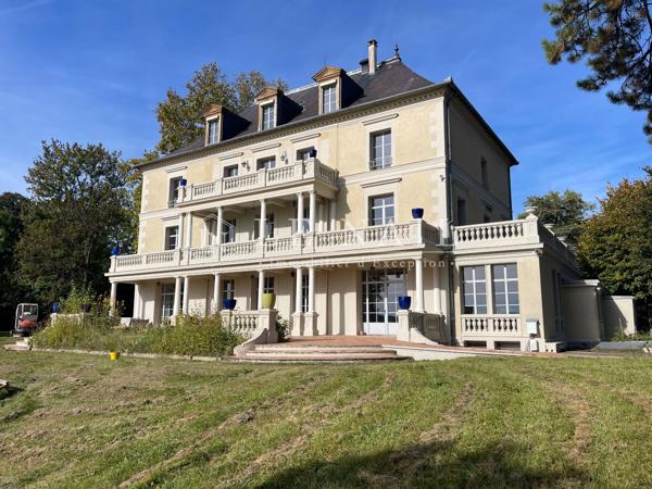 Beau manoir du XIXe siècle dans l'Yonne, à 15 km de Sens